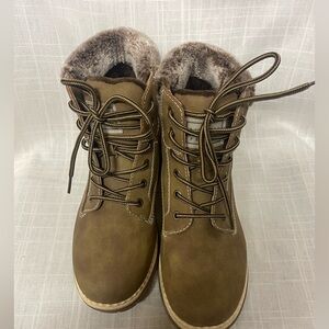 Brown Fur-Lined Lace-Up Boots